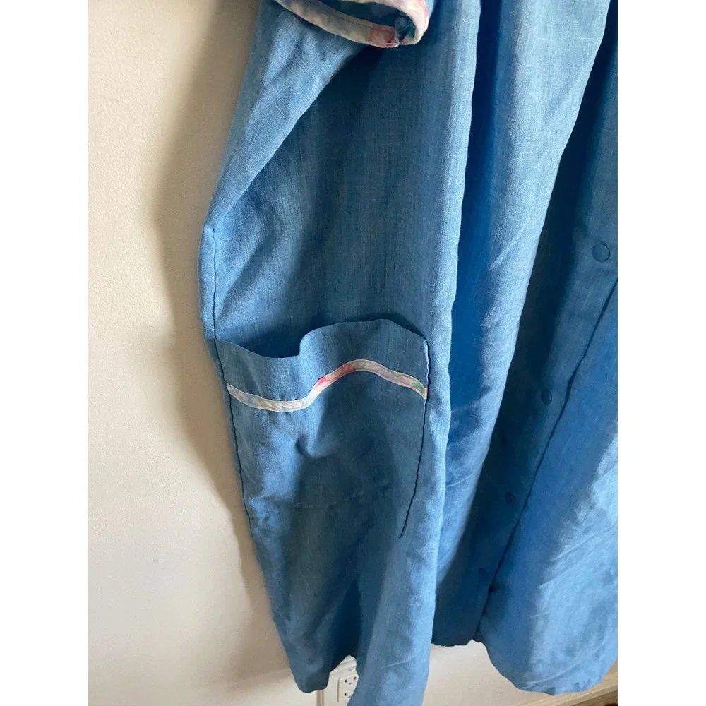 Simply Basic Blue Snap Front House Dress Floral Quilted Yoke Short Sleeve Pocket